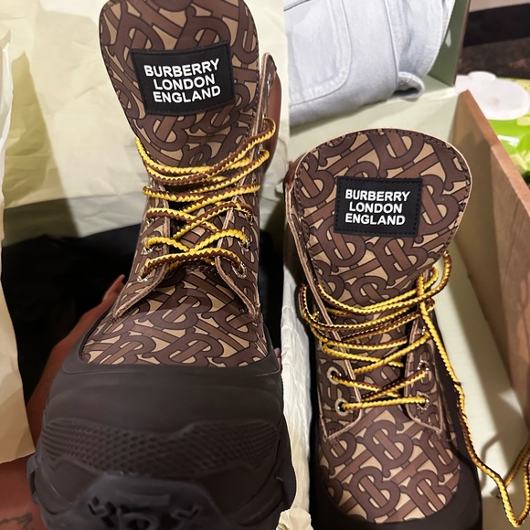 NWT men’s Burberry boots - Picture 2 of 9